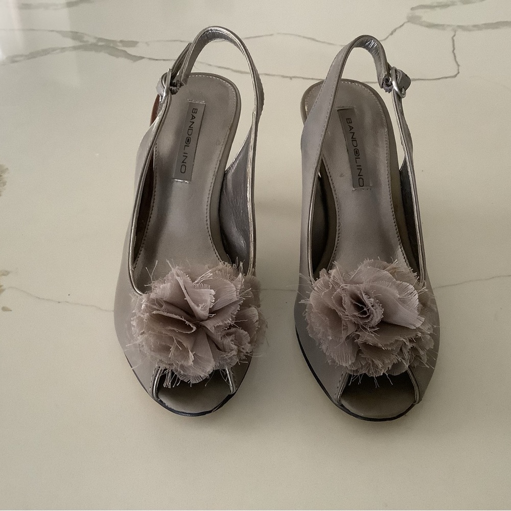 Bandolino Women's Taupe Floral Peep-Toe Heels
